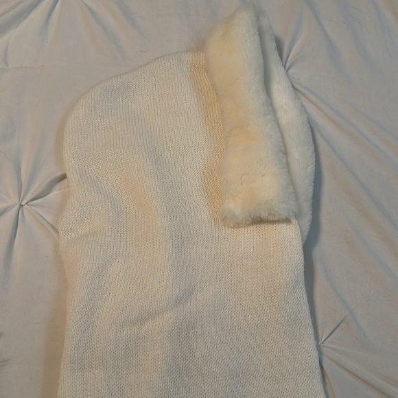 Cream scarf with hat and wool beret with feather - Picture 7 of 9